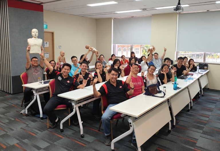 Class photo of SERA first aid and bcls participants in class together