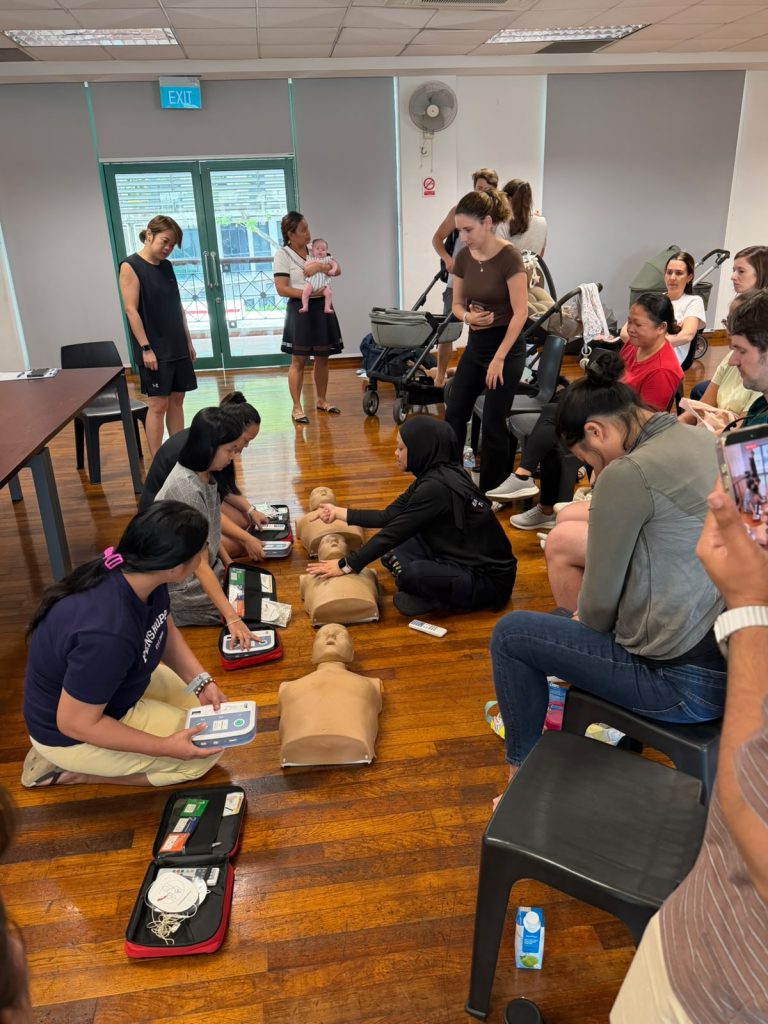 Participants doing CPR on manikin